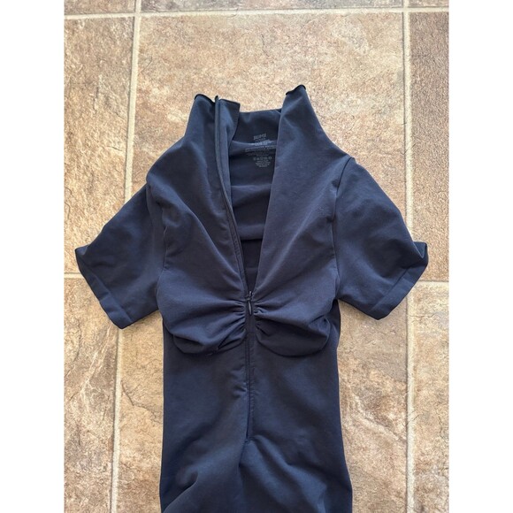 Skims Seamless Sculpt Zip Front T-Shirt Onyx Size XS - Picture 5 of 12